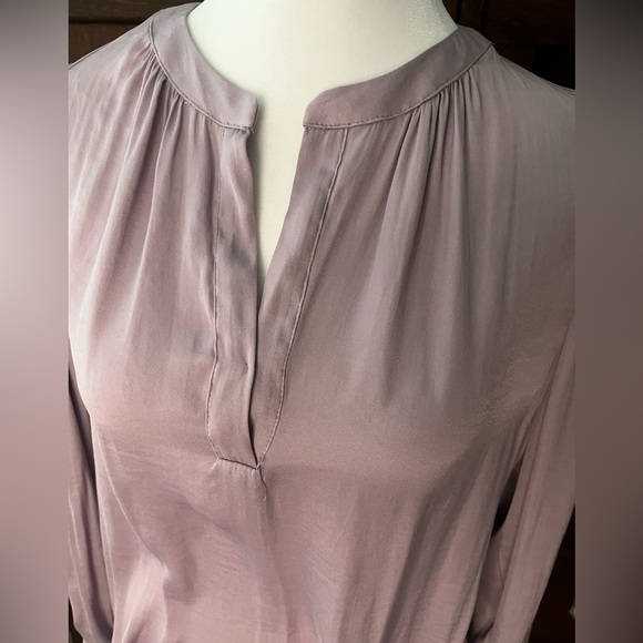 Philosophy Tops - Philosophy lilac SZ M loose fit blouse. Gathered sleeves at wrists. Pretty